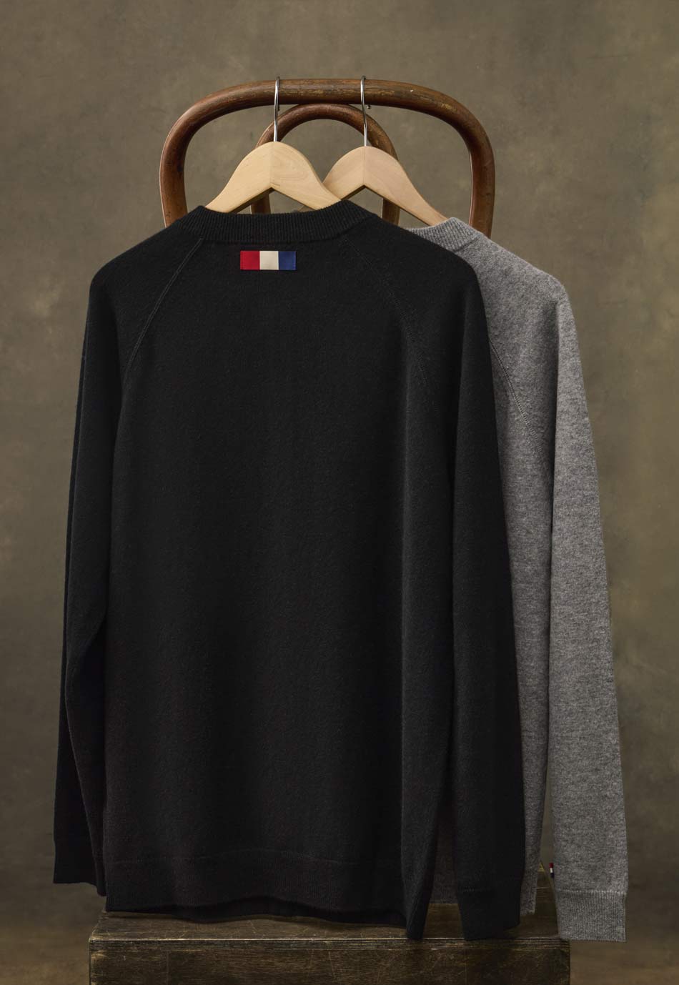 Cashmere Full-Zip Cardigan in Black and Elephant